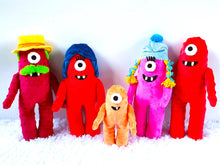 Load image into Gallery viewer, Handmade custom Muno´s Family plushies
